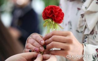 "감사는커녕 민원이나 없었으면" 스승의 날 하루 앞둔 선생님들의 '슬픈 자화상'