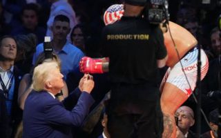 "미셸 오바마는 남자" UFC 선수, 승리 후 돌발 발언