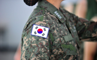 "배 안 나왔잖아" 임신한 여군 대위에 계단 뺑뺑이까지…괴롭힘 시달리다 유산