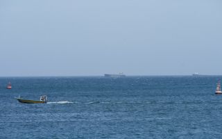 미 구축함, 호르무즈 강행 통과…통행료·기뢰·통제권 충돌, 협상 분수령