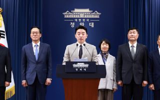 李, 홍보 성기홍·민정 한찬식…"국정 2년 차 속도 구현 중점"