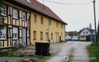 아무도 몰랐다…1년반 아빠차에 감금 9세 소년에 프랑스 발칵