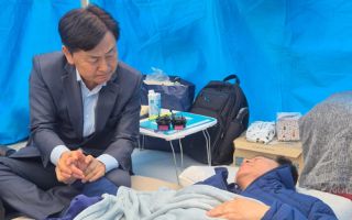 안호영 단식 12일째 결국 병원 이송…김관영 "눈물이 앞을 가려"