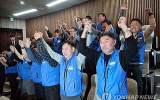 처음 쉬는 노동절 앞두고 들뜬 공직사회…"비상시 업무 복귀"