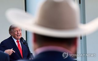 농가 돌아설라…트럼프 "이란 돈 가져다 美농산물 많이 살 것"