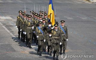 마크롱의 마지막 열병식…유럽 정상 집결해 '전략적 각성' 과시