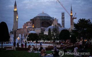 이스탄불 성소피아서 성경 읽은 러시아인 부부…튀르키에서 억류