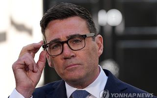 백악관 비서실장 사칭에 속은 영국 신임 총리…문자 주고받아