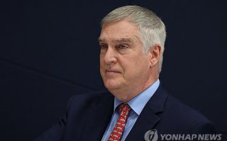 트럼프 측근 "트럼프, 김정은 앞서 李대통령과 먼저 회담해야"