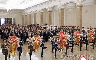 北 당·정 고위간부, 정권수립일 맞아 금수산태양궁전 참배