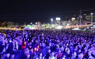 원주만두축제 개막 첫날 인파 북적…전통시장까지 활기