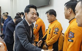 장동혁, 秋 '재정 빨대' 비판 속 소방공무원과 간담회