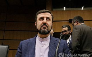 이란, 트럼프 합의 압박에 "전쟁 배상금 달라"
