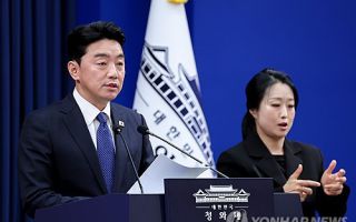 靑 "이륜차 불법 주정차 단속, 탁상행정 안돼…현장 고충 살펴야"
