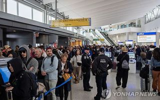 미 법원, '75개국 이민 비자 중단' 제동…"법률 위반"