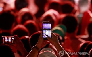 日연구진 "스마트폰 보급 30% 늘 때 사시 발생률 13.5% 증가"