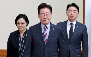 이 대통령 "자주국방 열쇠…핵잠·극초음속 미사일 속도내야"
