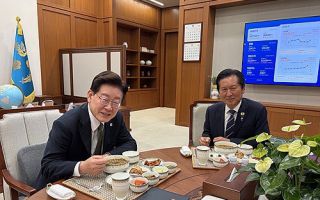 이 대통령, 정청래와의 만찬 비판에 "함께 싸운 동지"
