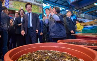 '지구 4바퀴 거리'…李대통령 취임 1년 ‘광폭 행보’
