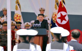 북한 5000톤급 구축함 최현호 취역…김정은 "경이적 전투력"