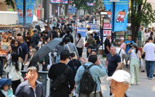 "명동·홍대 미어터지더니…" 외국인 관광객 '月 195만명'…역대 최다