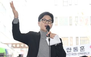한동훈 “계엄 막은 것이 尹 배신? 與전재수, 계엄옹호 윤어게인”