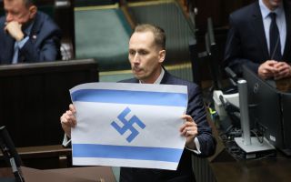 나치 卐 박힌 이스라엘 국기 펼쳐 들었다... 폴란드 의회 발칵