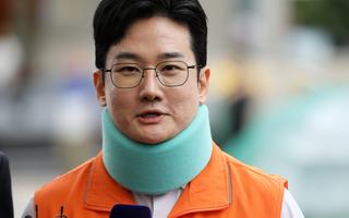 野 부산시장 후보에 음료컵 투척 30대 구속영장 기각