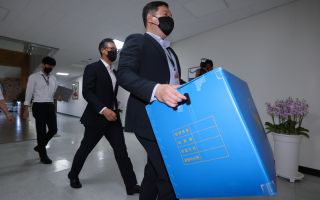 ‘김건희 명품백 수수’ 의혹 수사... 경찰, 국민권익위 압수수색