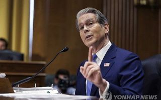 트럼프가 꺼낸 새 카드, '은행을 통한 이민 단속'