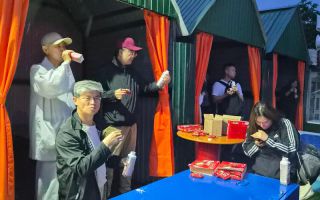 국경 너머 멈춘 인터넷, 정전 속 초코파이..그 길에서 100년전 독립군 만나다