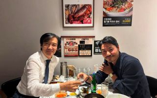 조국 "'와인만 마시고 소주 인증' 아니다…소주도 와인도 모두 마셨다" 해명