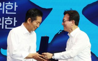 김민석, 정청래에 감사패.."헌신과 노고에 감사"