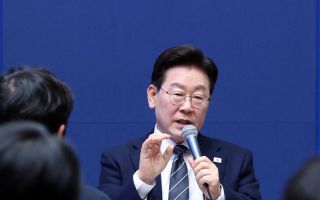 李 "한국경제 기초체력 극적 반전…40여년 만의 일"