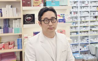 흡연·미세먼지로 답답한 목엔?.."안전한 거담제로 끈적한 가래 배출 도와야.."