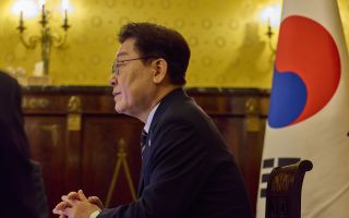 李대통령 “주식시장, 털어낼 부분 털어내 건전화해야”