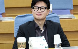 한동훈, ‘사의 표명’ 정성호 법무장관에 “도망치면서 건강 핑계…의원직도 사퇴하라”