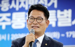 용혜인 ‘겸직 버티기’ 논란에…송영길 “누가 보더라도 욕심” 쓴소리