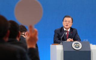 역대 대통령 ‘취임 2년차’ 직무수행 지지율 보니…文 1위, 盧·尹 하위권
