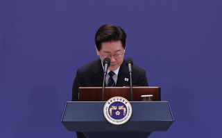 李대통령, ‘응원글 논란’에 삭제 후 사과…“폭언 버리고 품격 갖춰야”