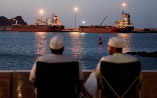 이란, 호르무즈에 기뢰 부설 시작했나…트럼프 “기뢰부설함 10척 완파, 설치했다면 즉각 제거하라”