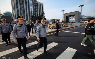 글로벌 아미 몰려오는데…여전히 꽉 막힌 인천공항 입국장