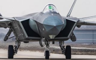 F-22 멈춘 사이 날아올랐다…중국 J-20, ‘공중 패권 판도’ 바꾼 첫 비행 재조명 [밀리터리+]