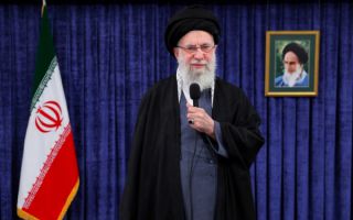 이란 최고지도자 집무실 근처 타격…로이터 "하메네이, 안전한 곳으로 피신"