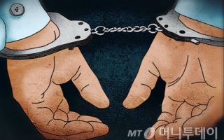 "위험하니 의자에 앉아달라" 했더니 버스기사 폭행한 60대, 구속