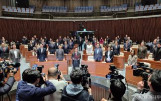 국힘 '절윤·비상계엄 사과' 결의문 발표...오세훈 "최소한의 발판 마련"