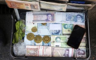 “화폐가치 90% 하락해 휴지조각 신세”···정부도 시민도 코인에 매달리는 이란