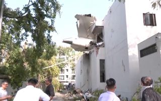 에어인디아 여객기 추락…최소 240명 사망·1명 생존