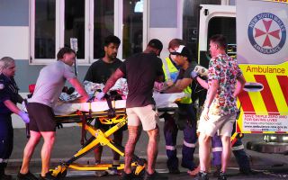 "호주 시드니 유명 해변서 총기 난사…10명 사망"