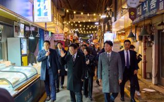 이 대통령, 통인시장 '깜짝 방문'…"정책 성과 일상에서 확인돼야"